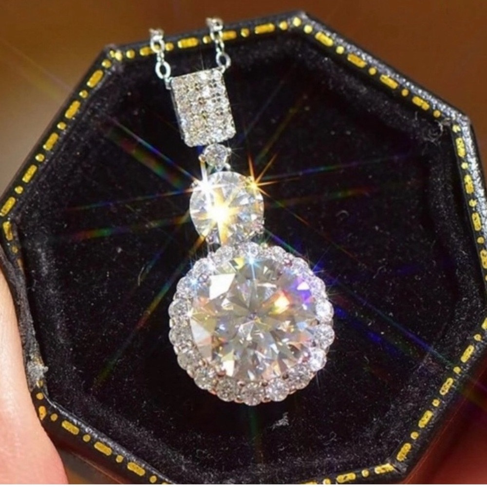 Simulated Moissanite Diamond Halo Pendant Necklace NEW